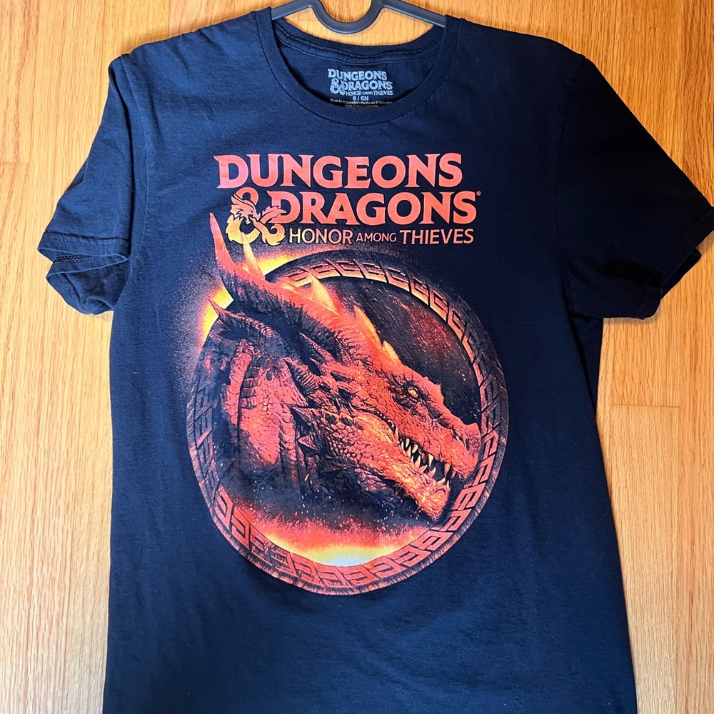 Dungeons & Dragons Black T-Shirt with Red Dragon Graphic size small
